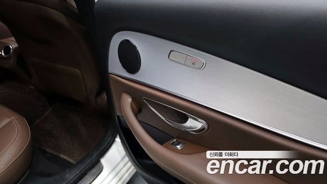 Mercedes-Benz E-Class 2021 — Фото 19/20