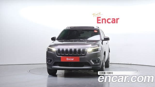 Jeep Cherokee 2021 — ფოტო 8/20