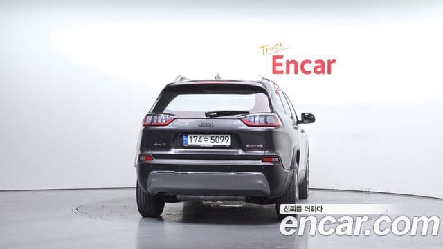 Jeep Cherokee 2021 — ფოტო 13/20