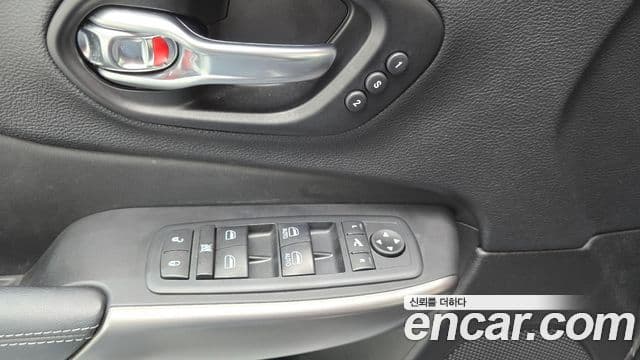 Jeep Cherokee 2021 — ფოტო 20/20