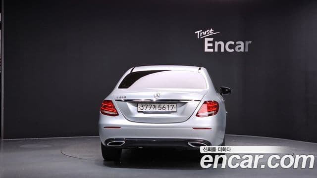 Mercedes-Benz E-Class 2020 — ფოტო 4/20