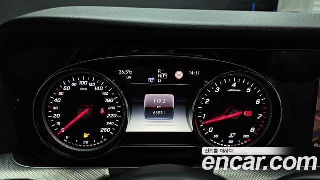 Mercedes-Benz E-Class 2020 — ფოტო 8/20