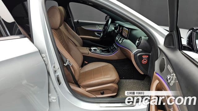 Mercedes-Benz E-Class 2020 — ფოტო 11/20