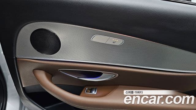 Mercedes-Benz E-Class 2020 — ფოტო 17/20