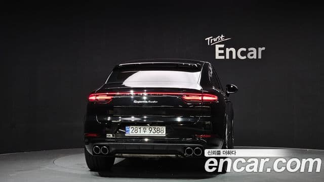 Porsche Cayenne 2023 — Photo 8/20