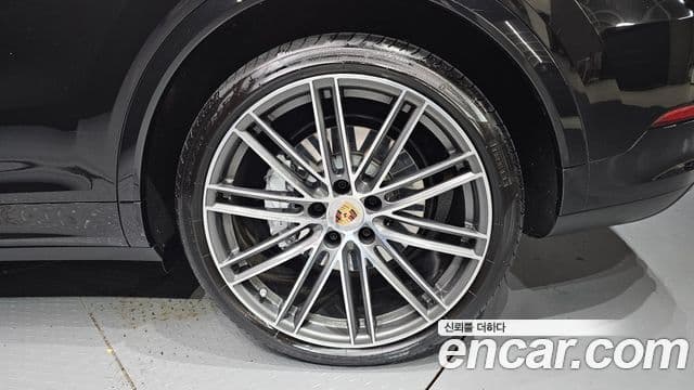 Porsche Cayenne 2023 — Photo 3/20