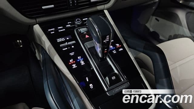 Porsche Cayenne 2023 — Photo 18/20