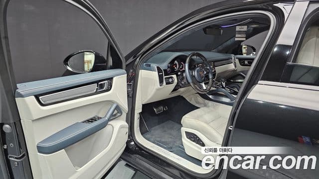 Porsche Cayenne 2023 — Photo 12/20