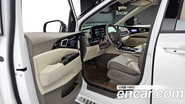 Kia Carnival 2023 — Şəkil 18/20