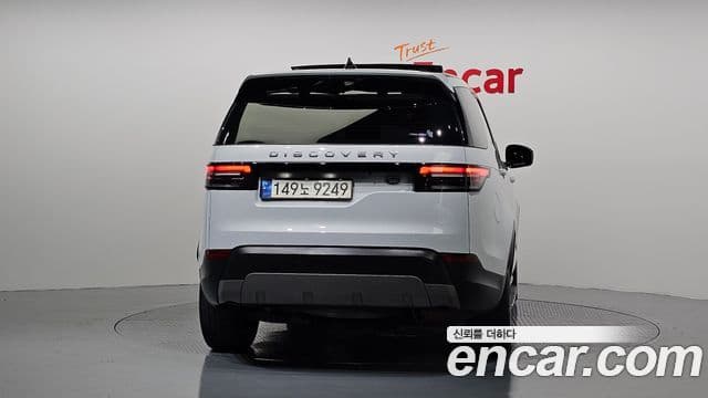 Land Rover Discovery 5 2018 — Photo 12/20