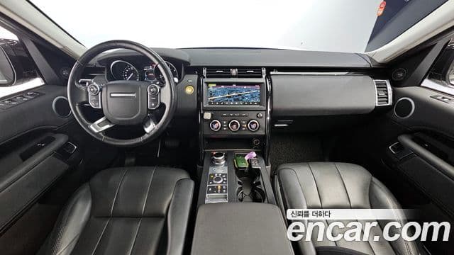Land Rover Discovery 5 2018 — Photo 8/20