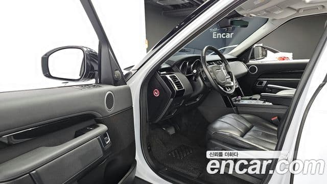 Land Rover Discovery 5 2018 — Photo 7/20