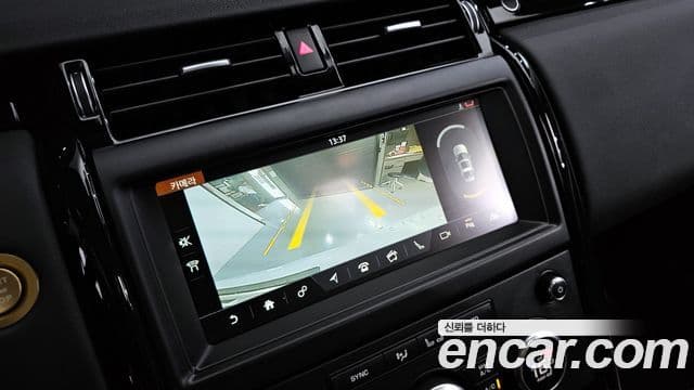 Land Rover Discovery 5 2018 — Photo 10/20