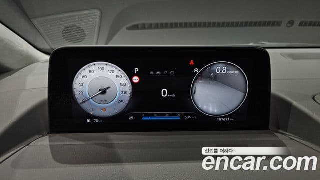 Hyundai Staria 2023 — ფოტო 8/20