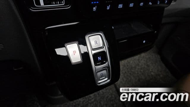Hyundai Staria 2023 — ფოტო 9/20