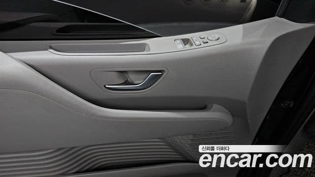 Hyundai Staria 2023 — ფოტო 17/20