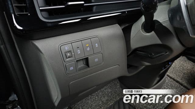 Hyundai Staria 2023 — ფოტო 18/20