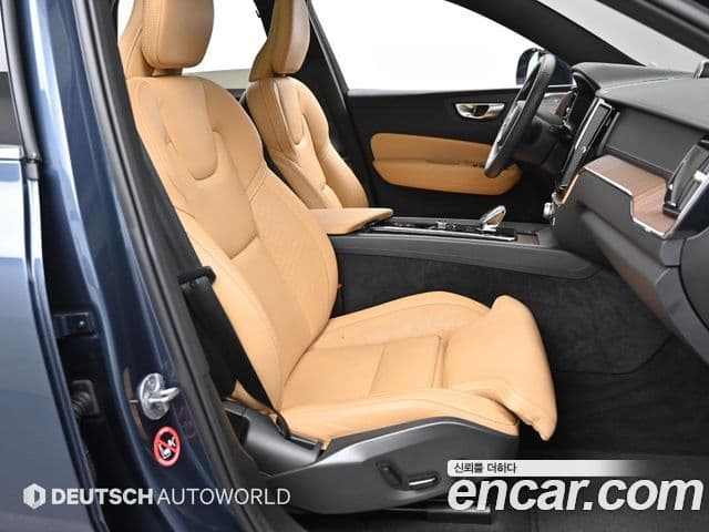 Volvo XC60 2023 — Şəkil 9/20