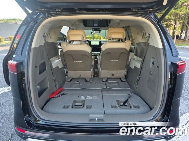 Kia Carnival 2021 — фото 17 из 19