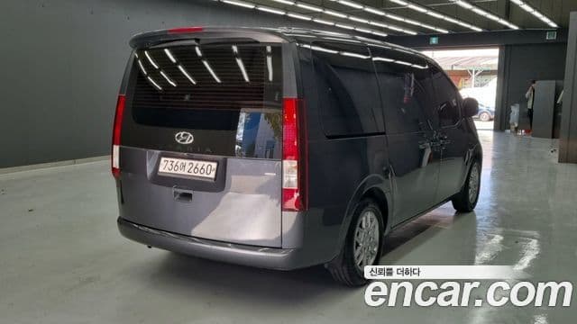 Hyundai Staria 2021 — ფოტო 1/20