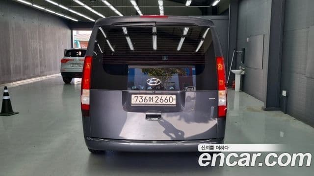 Hyundai Staria 2021 — ფოტო 3/20