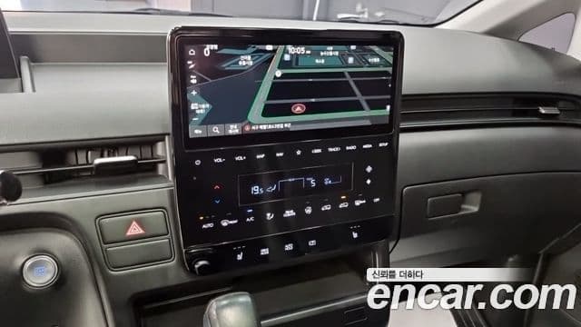 Hyundai Staria 2021 — ფოტო 11/20