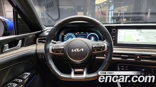 Kia K5 2023 — ფოტო 14/20