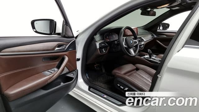 BMW 5 Series 2020 — ფოტო 10/20