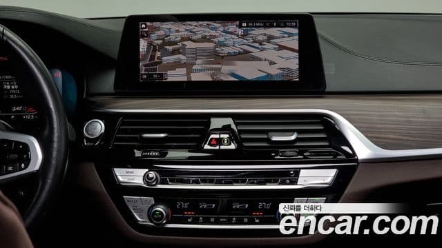 BMW 5 Series 2020 — ფოტო 14/20