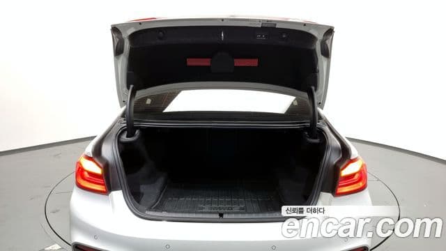 BMW 5 Series 2020 — ფოტო 20/20