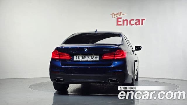 BMW 5 Series 2020 — ფოტო 4/20