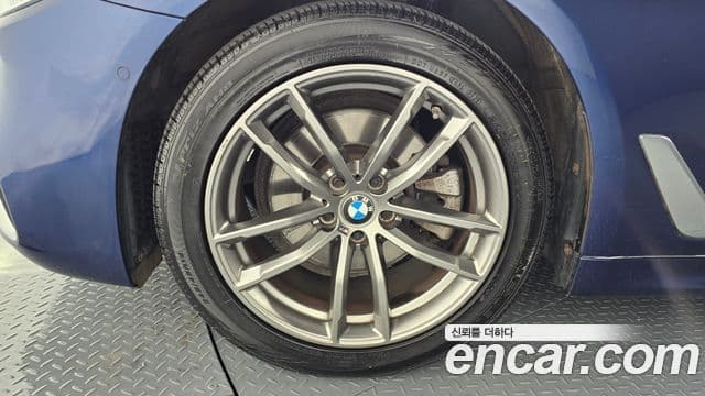 BMW 5 Series 2020 — ფოტო 5/20