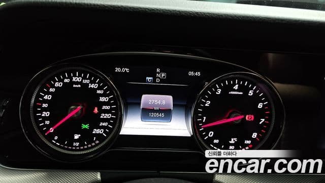 Mercedes-Benz E-Class 2018 — Şəkil 8/20