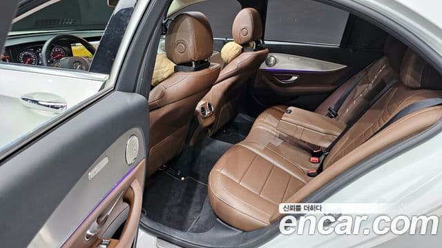Mercedes-Benz E-Class 2018 — Şəkil 12/20