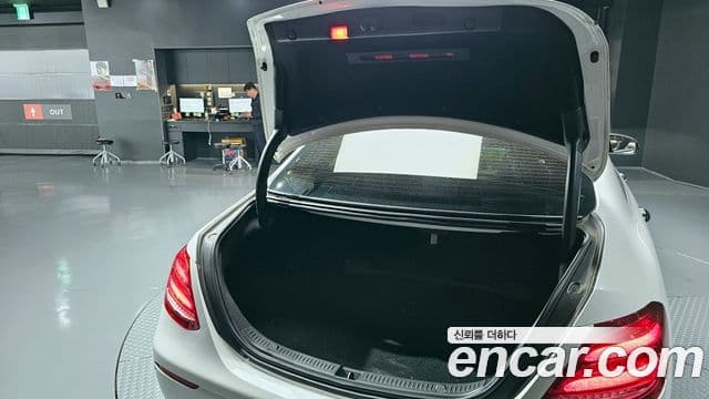 Mercedes-Benz E-Class 2018 — Şəkil 20/20