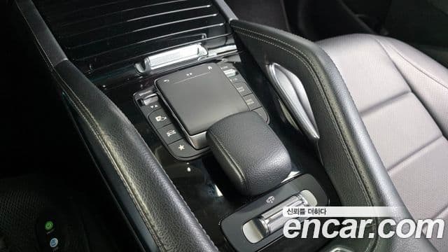 Mercedes-Benz GLE-Class 2019 — Şəkil 17/20