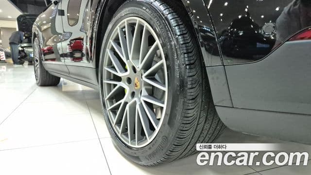 Porsche Cayenne 2023 — фото 20 из 20
