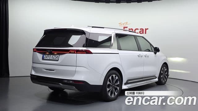 Kia Carnival 2022 — фото 2 из 20