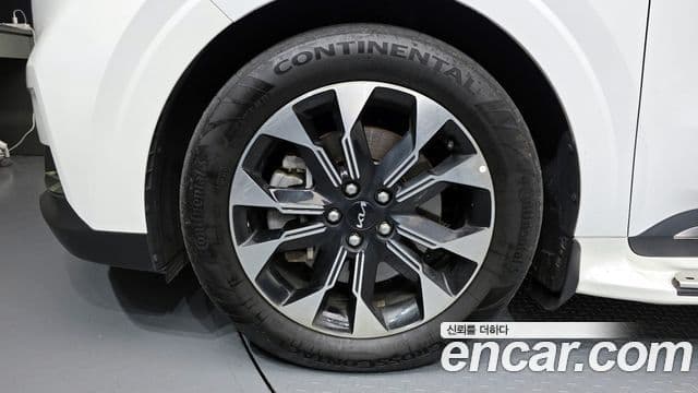 Kia Carnival 2022 — ფოტო 5/20