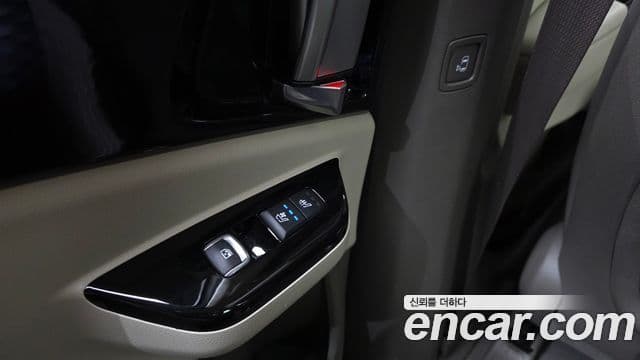 Kia Carnival 2022 — ფოტო 18/20