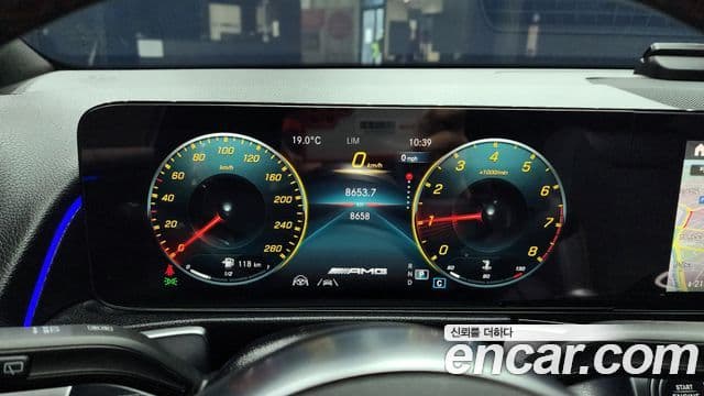 Mercedes-Benz GLB-Class 2023 — ფოტო 8/20