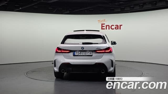 BMW 1 Series 2023 — ფოტო 16/20