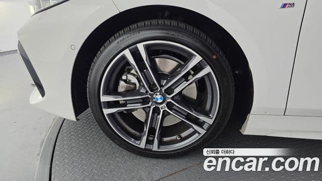 BMW 1 Series 2023 — ფოტო 19/20