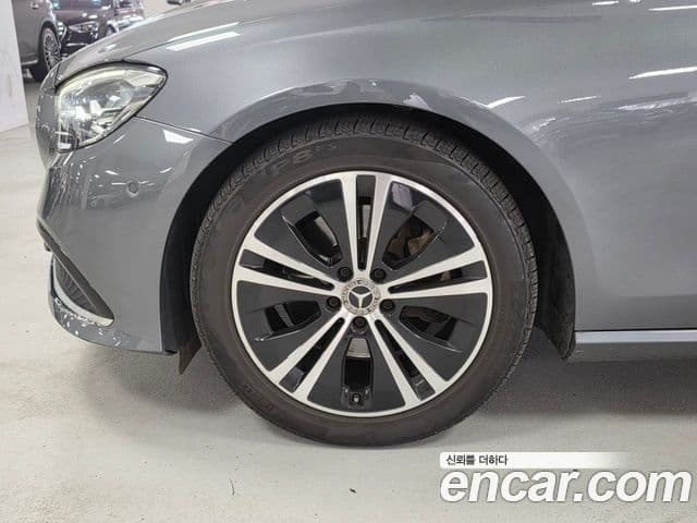 Mercedes-Benz E-Class 2020 — ფოტო 13/17