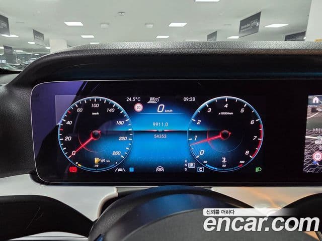 Mercedes-Benz E-Class 2020 — ფოტო 11/17