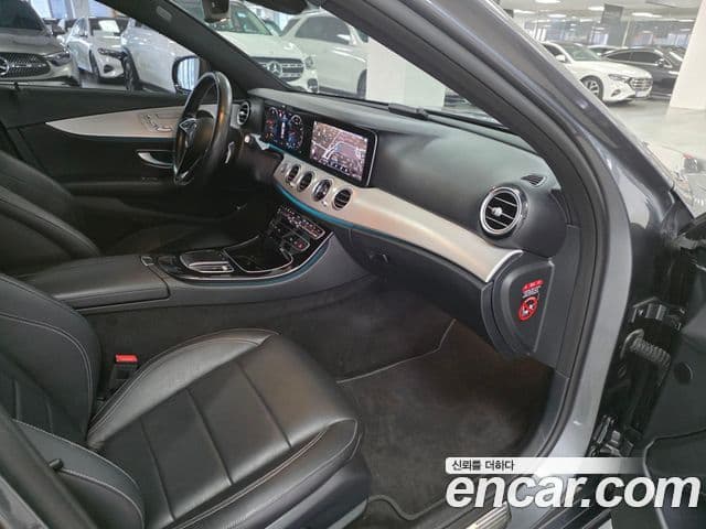 Mercedes-Benz E-Class 2020 — ფოტო 16/17