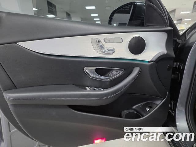 Mercedes-Benz E-Class 2020 — ფოტო 12/17