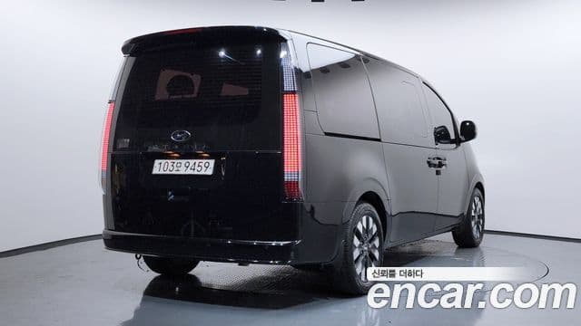 Hyundai Staria 2021 — ფოტო 2/20