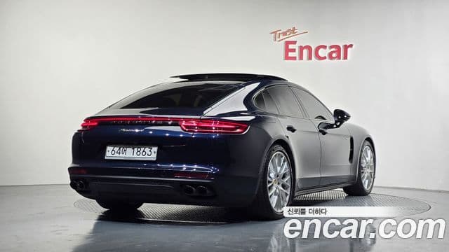 Porsche Panamera 2018 — ფოტო 2/20