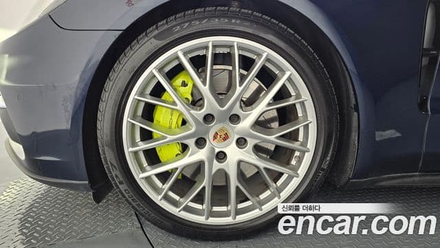 Porsche Panamera 2018 — ფოტო 5/20